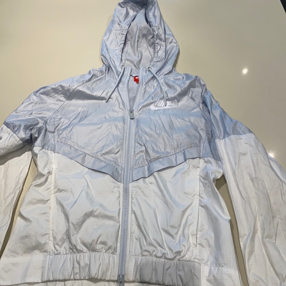 EUC NIKE light windbreaker/ light running jacket